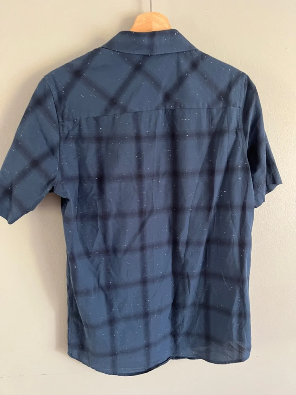 Travis Mathew Men's Dark Navy Short Sleeve Button-Down Shirt small